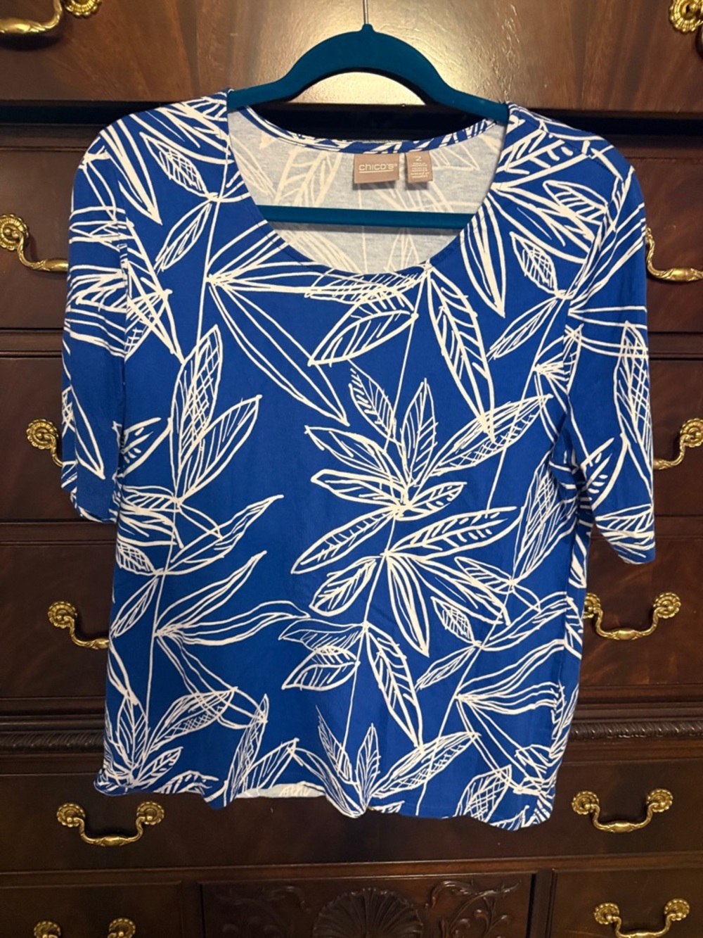Chico's Royal Blue White Leaf Print Scoop Neck Tee